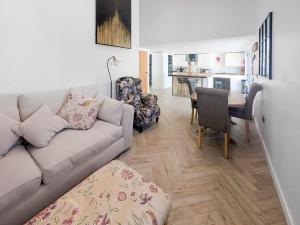 Top House - Uk50644