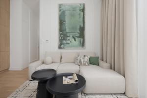 Spacious Apartment with 3 Bedrooms, Garden and Parking by Renters Prestige