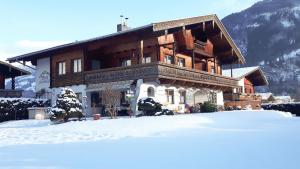 Apartma Landhaus Mair Uderns Avstrija