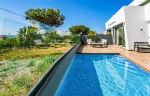 Cozy Home In Torre Del Mar