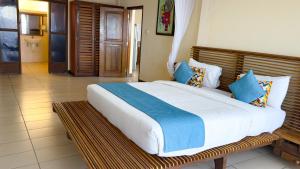 CityBlue Creekside Hotel & Suites