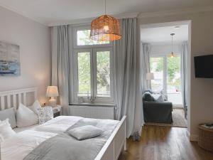 Villa Johanna App 2 - maritimes Wohnen in bester Lage mit Südbalkon & Garten