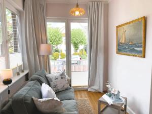 Villa Johanna App 2 - maritimes Wohnen in bester Lage mit Südbalkon & Garten