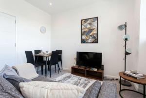 Fabulous 2 Bedroom Apartment in Bolton