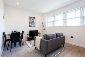 Fabulous 2 Bedroom Apartment in Bolton