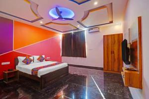 FabHotel Day and Night Suite