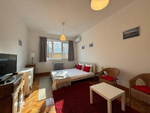 1BDR Apartment by Alba