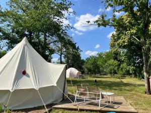 Le Petit Part Glamping - private site for 2-6 people