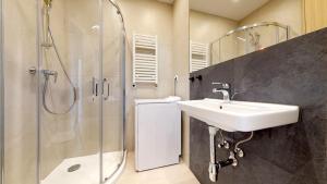 Spacious Old Town Market Square Apartament-AS Home