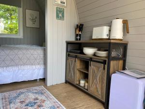 Nyth GLAMPING LOG POD, SLEEPS 4 NOBLE COURT HOLIDAY PARK PEMBROKESHIRE