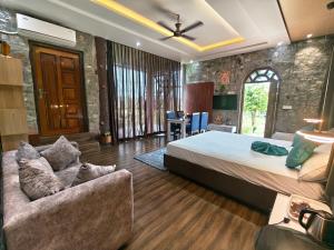 The GreyStone FarmHouse