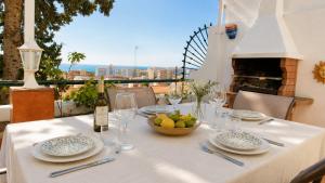 Torremolinos Sea View Townhouse, Pool, BBQ & Workspace - Magnolia Properties