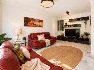 Torremolinos Sea View Townhouse, Pool, BBQ & Workspace - Magnolia Properties