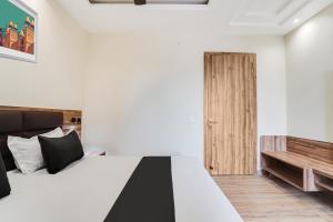 Hotel O Hotel Shiv Lok