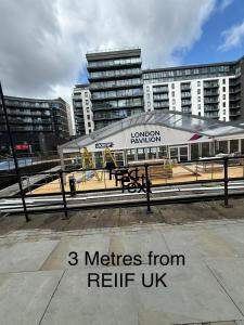 LEEDS DOCK Large balcony & fantastic view of entire dock on door step ROYAL ARMOURIES award winner host Large 2 bed apartment