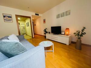 Two bedroom apartment behind the Rambla