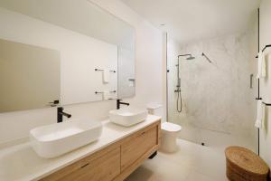 Walk to Beach New Elegant 3BR Villa with Pool