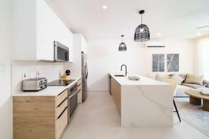 Walk to Beach New Elegant 3BR Villa with Pool