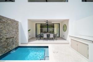Walk to Beach New Elegant 3BR Villa with Pool