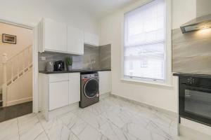 Station Side Sanctuary - 2BR Central Brig… - 19308