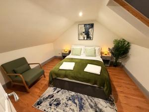 Colourful 2-Bed Flat Near Teesside Uni