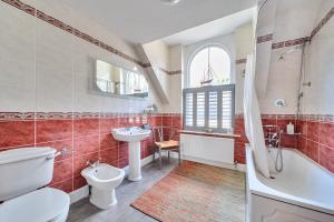 Newly Refurbished 2nd Floor Apartment Lil Nauti