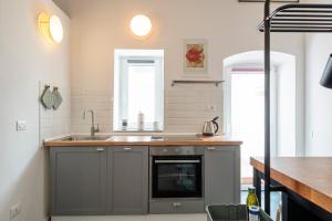 GuestHost - Lovely & Central Studio with Terrace