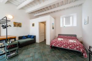 GuestHost - Lovely & Central Studio with Terrace