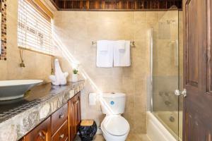 3 Night Stay ,Complimentary 4-hr Yacht Cruise