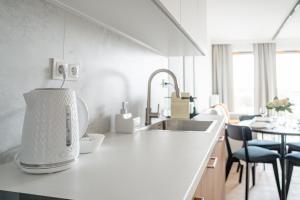 Portowa M2 - Vistula River nearby, Parking, Balcony - by Rentujemy