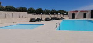 Bel appartement confortable et cosy en résidence avec piscine à 5 mn de la mer