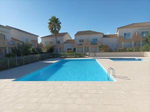 Bel appartement confortable et cosy en résidence avec piscine à 5 mn de la mer