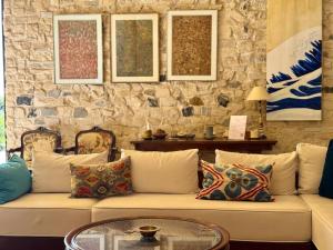 Artists House Villa in Utique