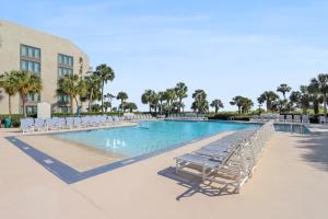 Stunning 3 BR Oceanfront Retreat at 221 Shorewood