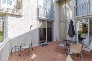 Stunning 3 BR Oceanfront Retreat at 221 Shorewood