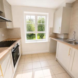 Elegant 3-BR Flat in Northampton near Town Centre