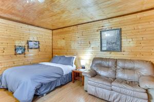 ‘Cedar Falls Cabins #6’: Hillside w Views!