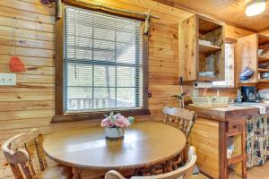 ‘Cedar Falls Cabins #6’: Hillside w Views!