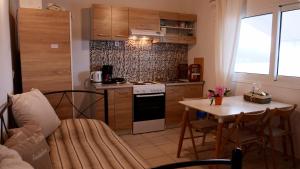 Loutsa Finikounda 2room Apartment on the beach