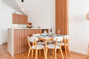 Elegant Seafront Apartment, Top Floor Oasis