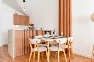 Elegant Seafront Apartment, Top Floor Oasis