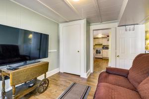 Near Trails & Lakes! Pemigewasset River Townhome