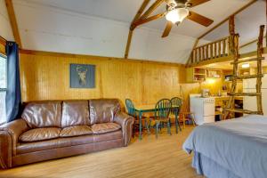 Cedar Falls Cabin 2: Family Getaway By Honey Creek