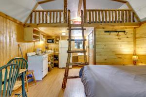 Cedar Falls Cabin 2: Family Getaway By Honey Creek