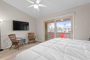 The Salty Seahorse Pet-Friendly Canal Retreat w Grill & Deck