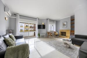 Lagos Modern Comfort by Seewest