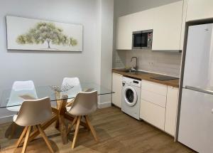 Enjoy Malaga Apartment with Terrace for 4 by turivida