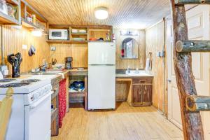 Cedar Falls Cabin 3 Next to Turner Falls Park
