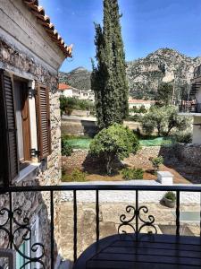 Leos Traditional Holiday House