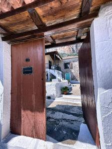 Leos Traditional Holiday House